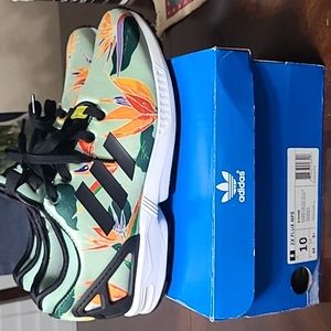 Mens size 10 Adidas ZX Flux